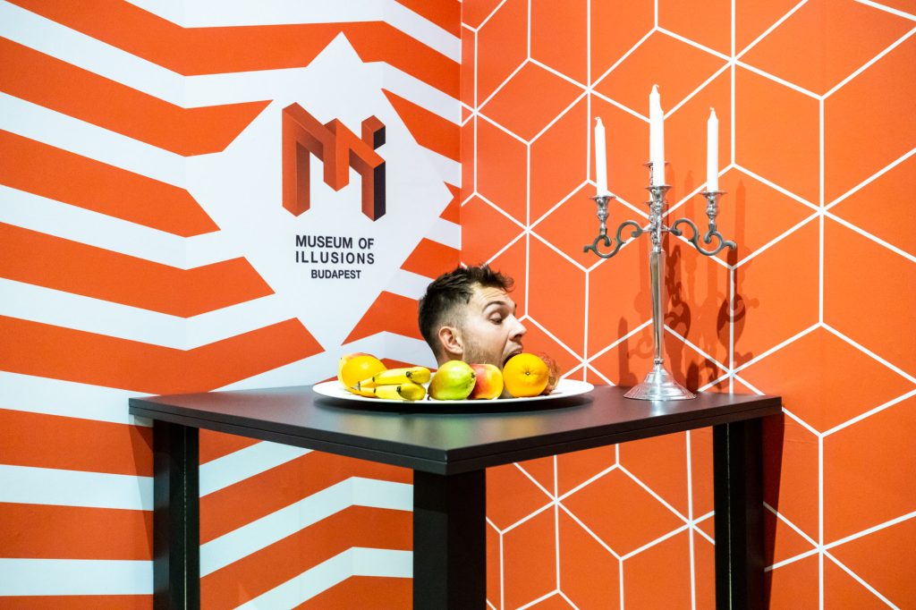 A MÚZEUM, AHOL A SZEMED HAZUDIK