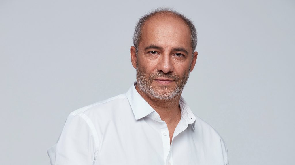 RUDOLF PÉTER – A NEVETÉS MÖGÖTT OTT VAN AZ EGÉSZ ÉLET