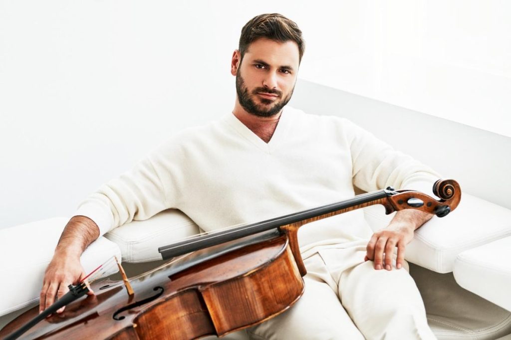 HAUSER – A CSELLÓ, AMELYNEK ROCKSZTÁR LETT A HANGJA