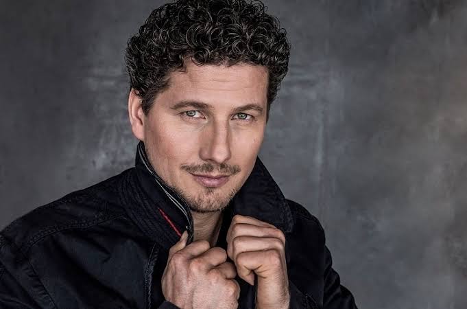RÁKÁSZ GERGELY ‑AZ ORGONA ROCKSZTÁRRÁ VÁLIK