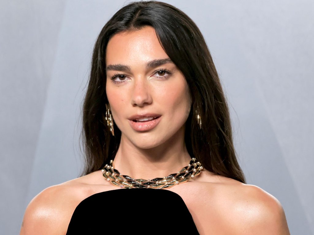 DUA LIPA – HINNI ABBAN, AMIT MÉG NEM LÁTUNK