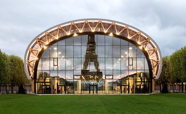 EZÉRT FIGYEL MOST A VILÁG PÁRIZSRA – AZ ART BASEL ÚJRA MEGTÖLTI A GRAND PALAIS‑T
